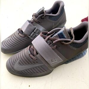 Nike flywire sneakers for sports